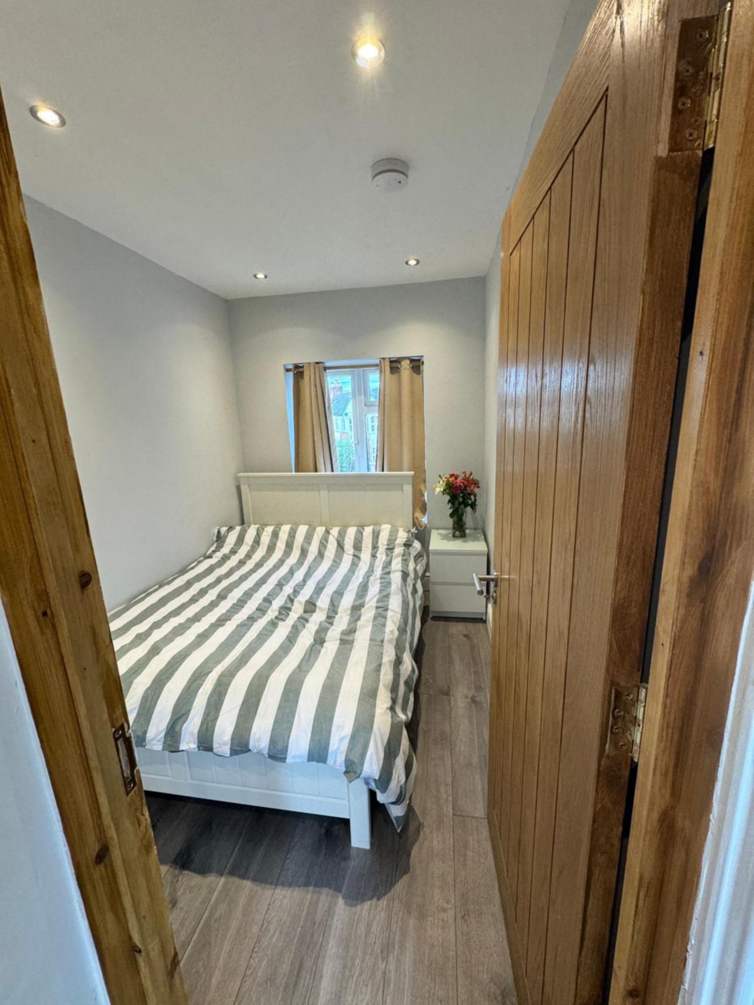 1 Bed With Kitchenette And Bathroom Oxford Exterior foto